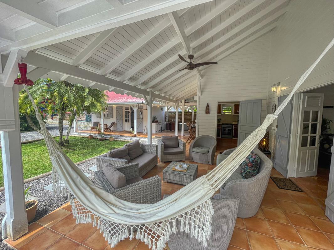 17. Location villa piscine proche plage Deshaies Guadeloupe_Terrasse